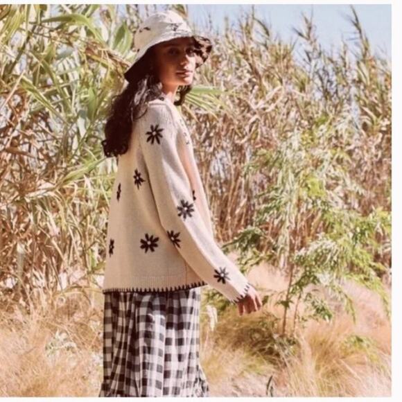 The Great. Daisy Lodge Knit Cardigan Embroidered Sweater in Cream/Black Sz 0/ XS - Picture 2 of 9